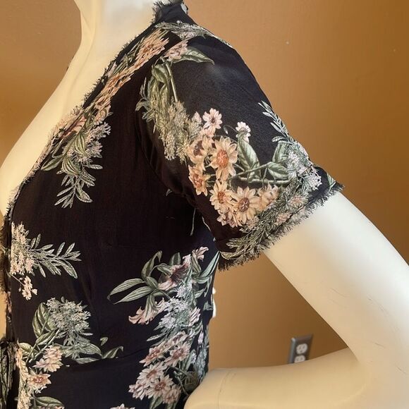 Lucky Brand Floral Wrap Top size XS - Picture 4 of 13